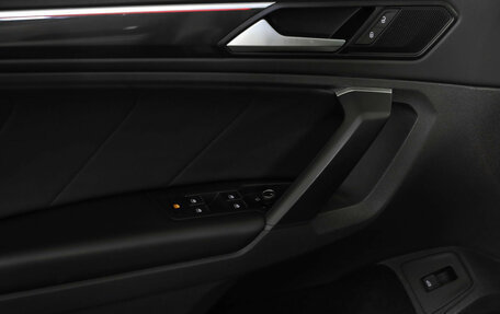 Volkswagen Tiguan II, 2021 год, 2 999 000 рублей, 24 фотография