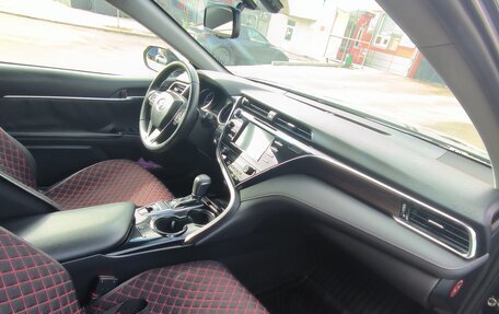 Toyota Camry, 2018 год, 2 000 000 рублей, 8 фотография