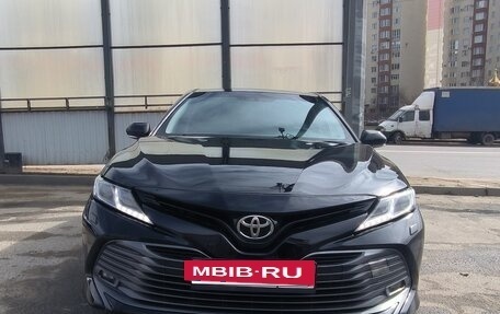 Toyota Camry, 2018 год, 2 000 000 рублей, 2 фотография