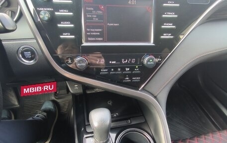 Toyota Camry, 2018 год, 2 000 000 рублей, 11 фотография