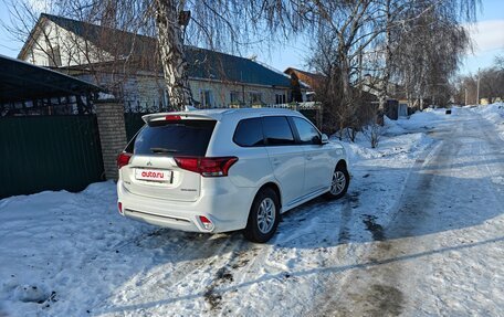 Mitsubishi Outlander III рестайлинг 3, 2022 год, 2 950 000 рублей, 2 фотография