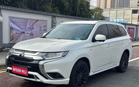 Mitsubishi Outlander III рестайлинг 3, 2021 год, 2 150 000 рублей, 1 фотография