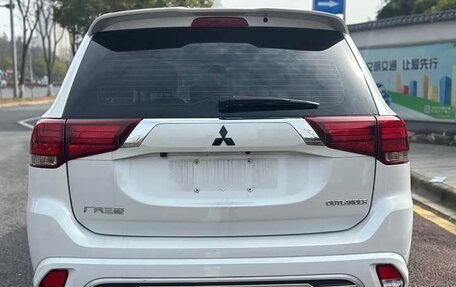 Mitsubishi Outlander III рестайлинг 3, 2021 год, 2 150 000 рублей, 4 фотография