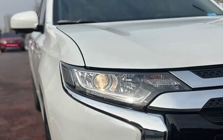 Mitsubishi Outlander III рестайлинг 3, 2021 год, 2 150 000 рублей, 6 фотография