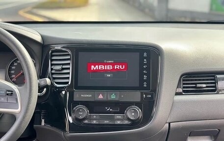 Mitsubishi Outlander III рестайлинг 3, 2021 год, 2 150 000 рублей, 13 фотография