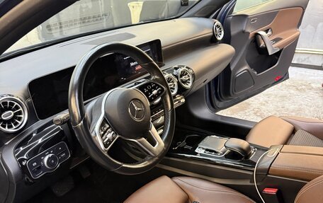 Mercedes-Benz A-Класс, 2019 год, 2 600 000 рублей, 13 фотография