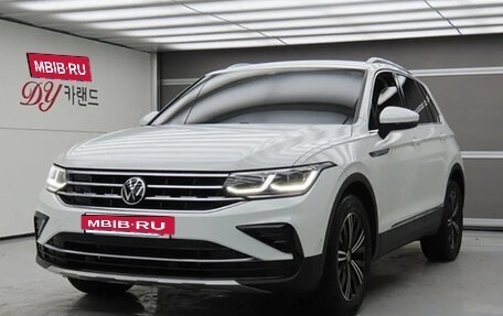 Volkswagen Tiguan II, 2022 год, 2 850 001 рублей, 1 фотография