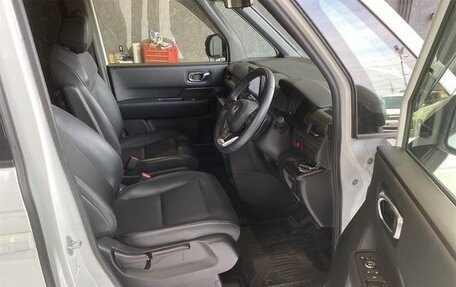 Honda Stepwgn, 2022 год, 2 100 000 рублей, 9 фотография