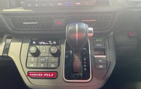 Honda Stepwgn, 2022 год, 2 100 000 рублей, 12 фотография