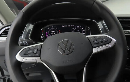 Volkswagen Tiguan II, 2022 год, 2 850 001 рублей, 8 фотография