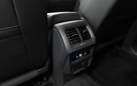 Volkswagen Tiguan II, 2022 год, 2 850 001 рублей, 6 фотография