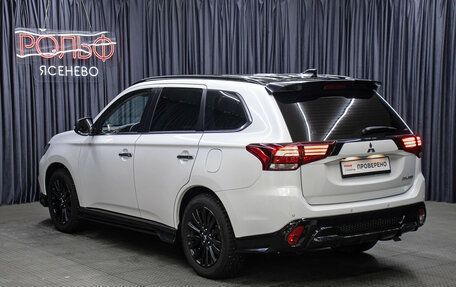 Mitsubishi Outlander III рестайлинг 3, 2022 год, 3 698 000 рублей, 7 фотография
