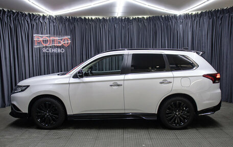 Mitsubishi Outlander III рестайлинг 3, 2022 год, 3 698 000 рублей, 8 фотография