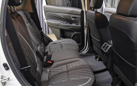 Mitsubishi Outlander III рестайлинг 3, 2022 год, 3 698 000 рублей, 12 фотография