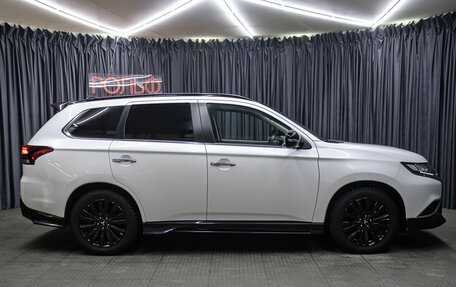 Mitsubishi Outlander III рестайлинг 3, 2022 год, 3 698 000 рублей, 4 фотография