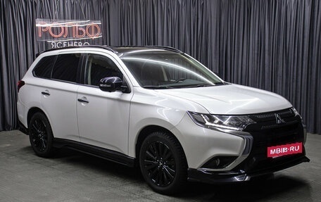 Mitsubishi Outlander III рестайлинг 3, 2022 год, 3 698 000 рублей, 3 фотография
