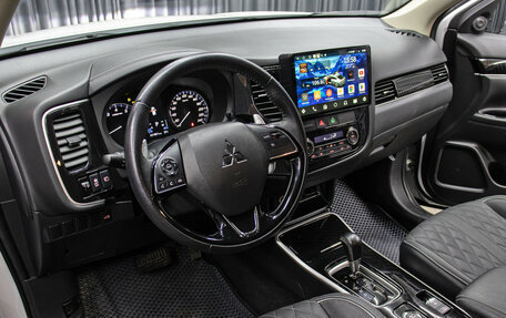 Mitsubishi Outlander III рестайлинг 3, 2022 год, 3 698 000 рублей, 16 фотография