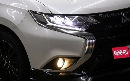 Mitsubishi Outlander III рестайлинг 3, 2022 год, 3 698 000 рублей, 26 фотография