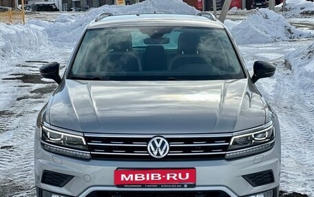 Volkswagen Tiguan II, 2019 год, 2 990 000 рублей, 1 фотография