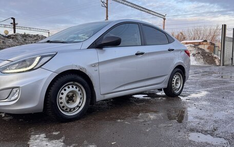 Hyundai Solaris II рестайлинг, 2014 год, 1 000 000 рублей, 3 фотография