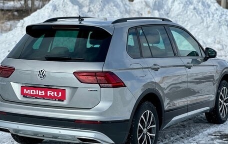 Volkswagen Tiguan II, 2019 год, 2 990 000 рублей, 3 фотография