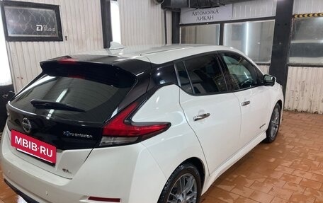 Nissan Leaf II, 2019 год, 2 100 000 рублей, 3 фотография