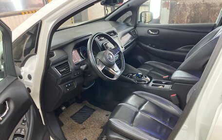 Nissan Leaf II, 2019 год, 2 100 000 рублей, 6 фотография