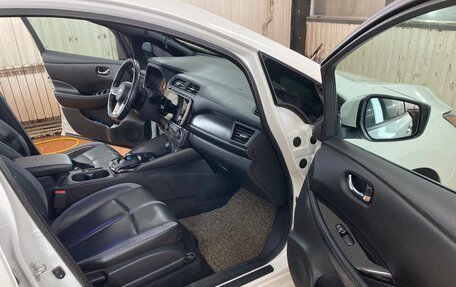 Nissan Leaf II, 2019 год, 2 100 000 рублей, 8 фотография