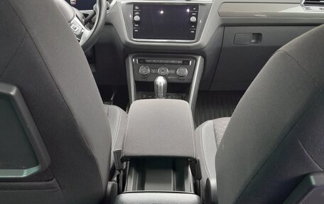 Volkswagen Tiguan II, 2018 год, 2 320 000 рублей, 9 фотография