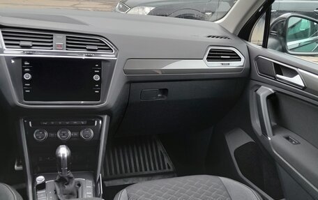 Volkswagen Tiguan II, 2018 год, 2 320 000 рублей, 8 фотография