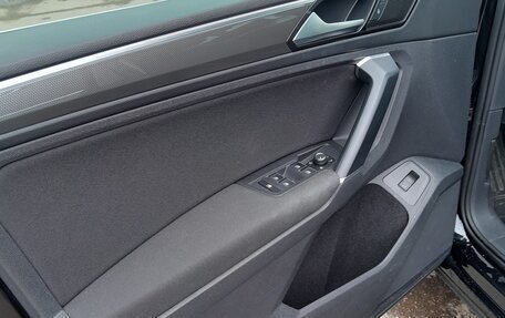 Volkswagen Tiguan II, 2018 год, 2 320 000 рублей, 12 фотография