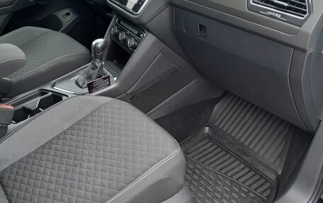 Volkswagen Tiguan II, 2018 год, 2 320 000 рублей, 13 фотография