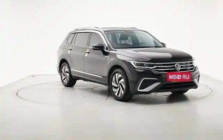 Volkswagen Tiguan II, 2022 год, 1 980 855 рублей, 3 фотография