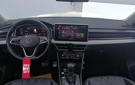 Volkswagen Tiguan II, 2022 год, 2 000 855 рублей, 8 фотография