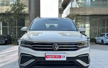 Volkswagen Tiguan II, 2022 год, 2 150 855 рублей, 2 фотография
