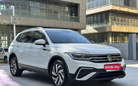 Volkswagen Tiguan II, 2022 год, 2 150 855 рублей, 3 фотография