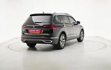 Volkswagen Tiguan II, 2022 год, 1 980 855 рублей, 7 фотография