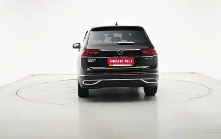 Volkswagen Tiguan II, 2022 год, 1 980 855 рублей, 6 фотография