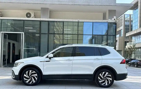 Volkswagen Tiguan II, 2022 год, 2 150 855 рублей, 4 фотография