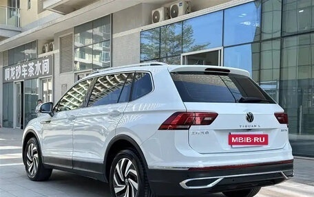 Volkswagen Tiguan II, 2022 год, 2 150 855 рублей, 7 фотография