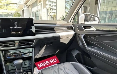 Volkswagen Tiguan II, 2022 год, 2 150 855 рублей, 13 фотография