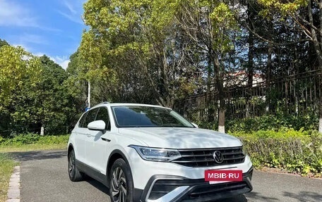 Volkswagen Tiguan II, 2022 год, 2 200 855 рублей, 3 фотография