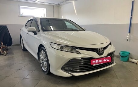 Toyota Camry, 2019 год, 2 700 000 рублей, 3 фотография