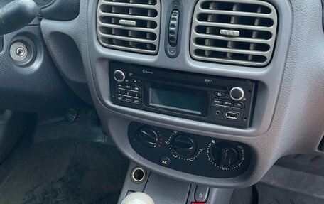 Renault Clio III, 2001 год, 160 000 рублей, 10 фотография