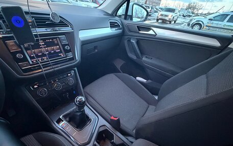 Volkswagen Tiguan II, 2019 год, 1 990 000 рублей, 5 фотография