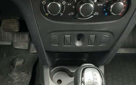 Renault Logan II, 2018 год, 6 фотография