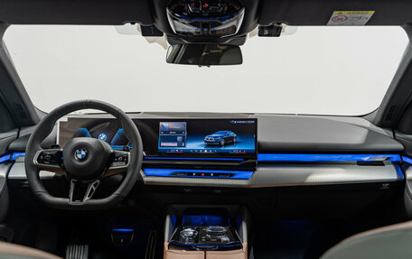 BMW 5 серия, 2025 год, 9 890 000 рублей, 15 фотография