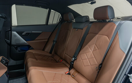 BMW 5 серия, 2025 год, 9 890 000 рублей, 24 фотография