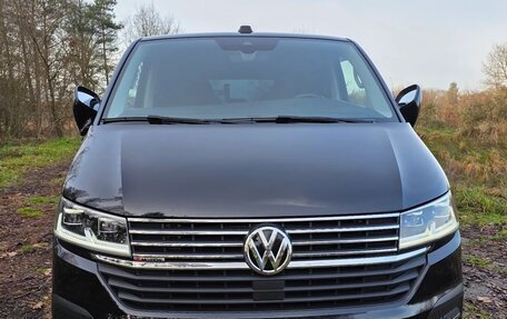 Volkswagen Multivan T6 рестайлинг, 2021 год, 4 600 000 рублей, 2 фотография