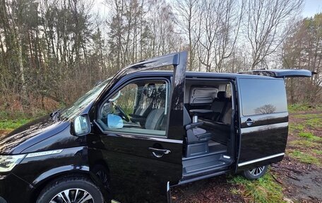 Volkswagen Multivan T6 рестайлинг, 2021 год, 4 600 000 рублей, 3 фотография